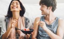 tanda pria jatuh cinta pada sahabatnya